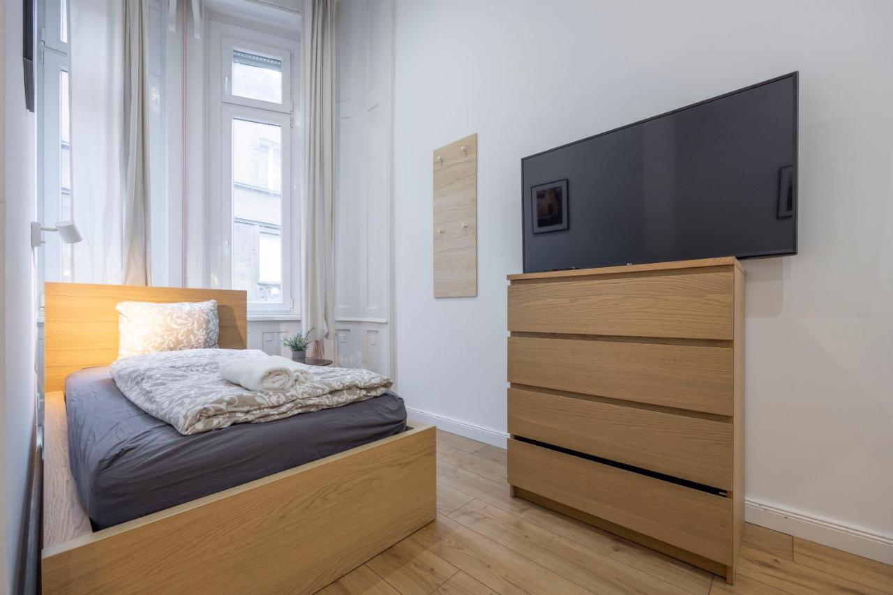 Central Grand Apartment With 5Bedrm 2Bathroom Budapest Exterior photo
