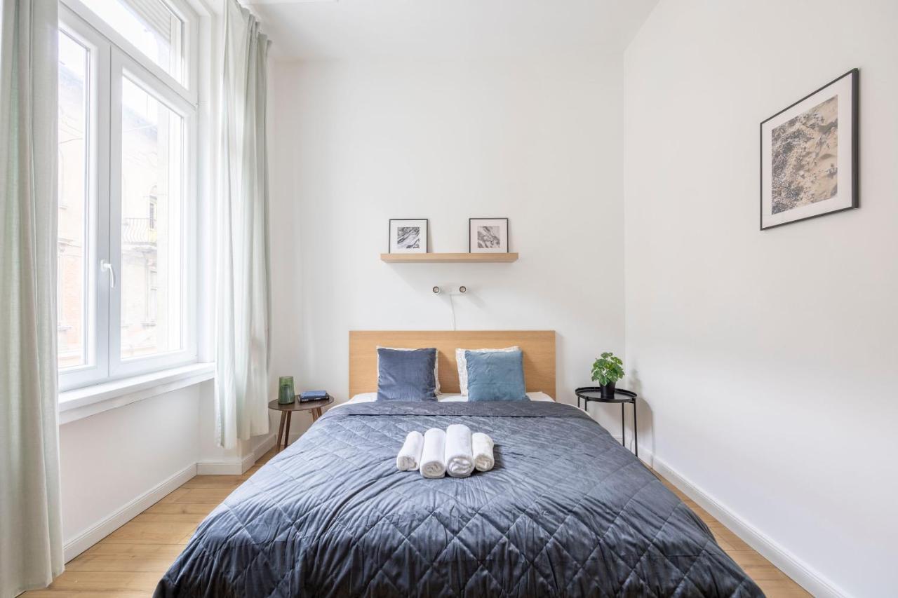 Central Grand Apartment With 5Bedrm 2Bathroom Budapest Exterior photo