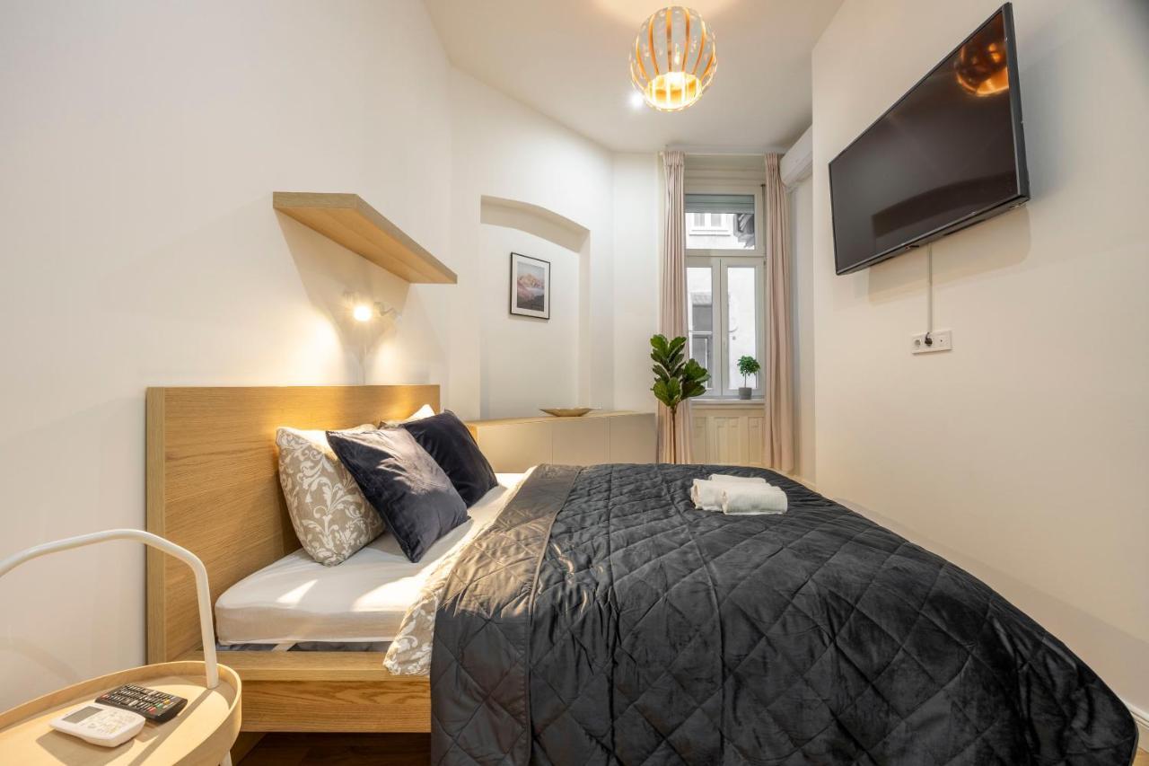 Central Grand Apartment With 5Bedrm 2Bathroom Budapest Exterior photo