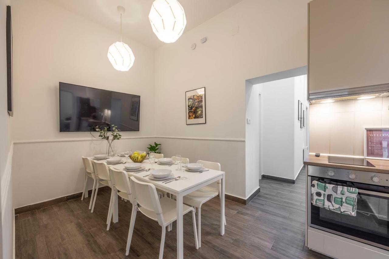 Central Grand Apartment With 5Bedrm 2Bathroom Budapest Exterior photo
