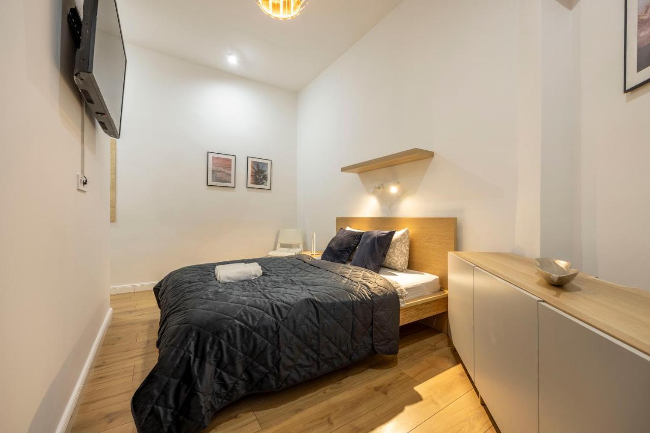 Central Grand Apartment With 5Bedrm 2Bathroom Budapest Exterior photo