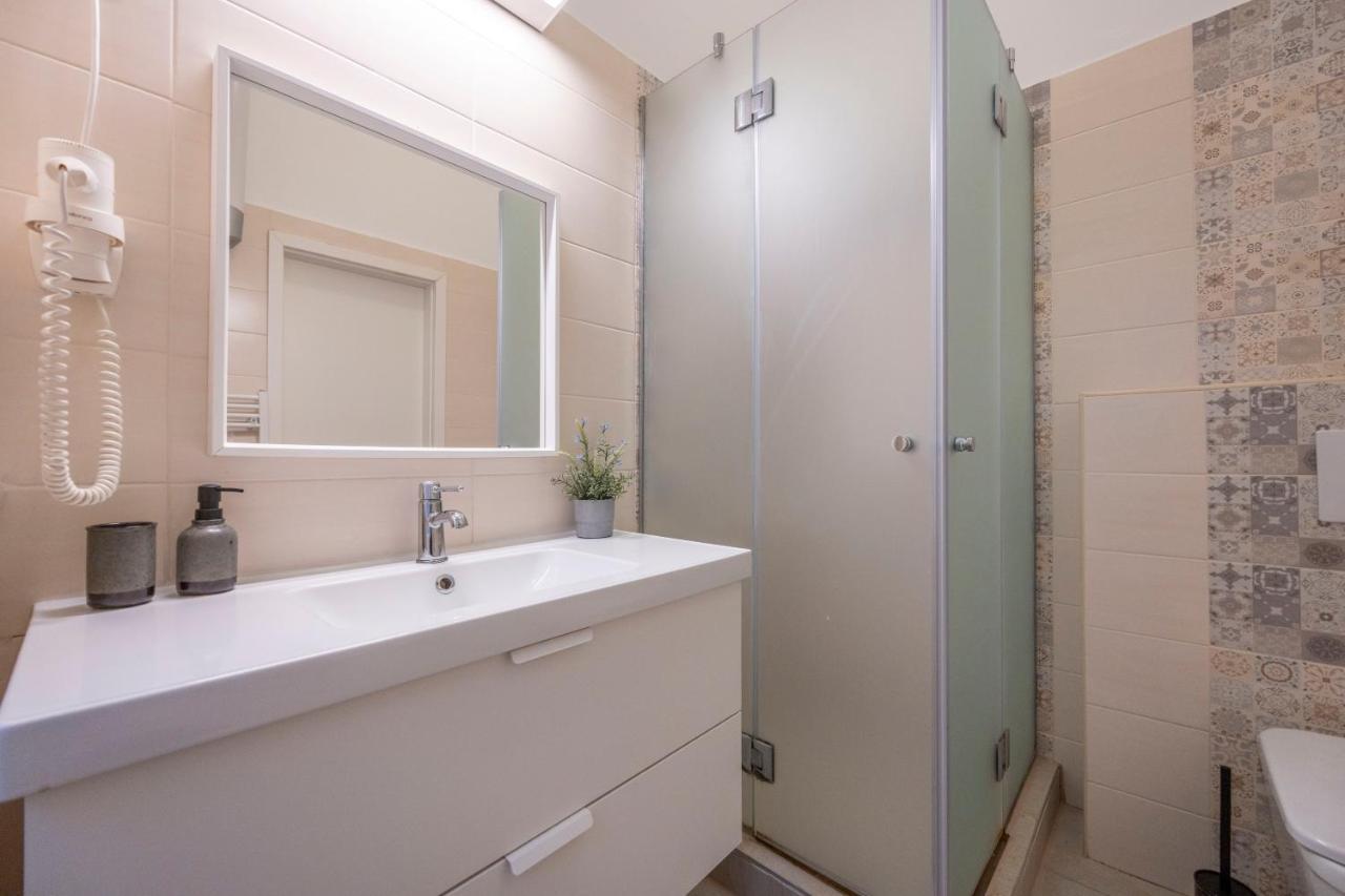 Central Grand Apartment With 5Bedrm 2Bathroom Budapest Exterior photo